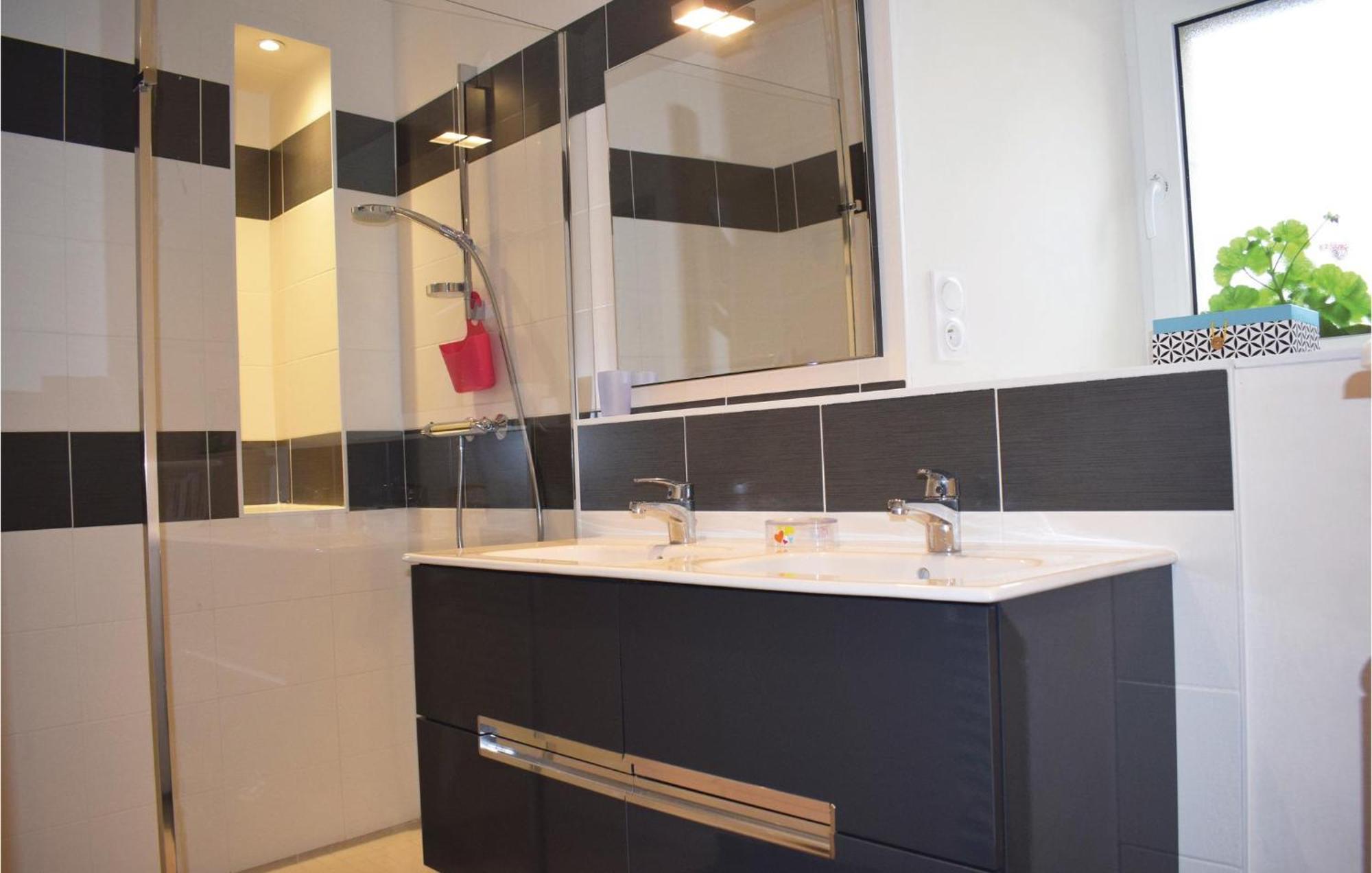 Gorgeous Home In Saint Alban With Kitchen 外观 照片